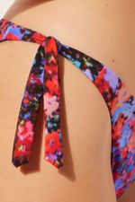 0SNF1812_956C_6-CUECA-DE-BIQUINI-COM-LACOS-BLURRED-FLOWERS