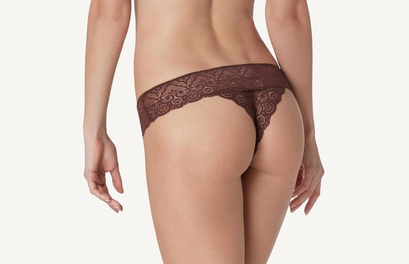 SBD89P_7273_2-BRASILEIRA-EM-RENDA