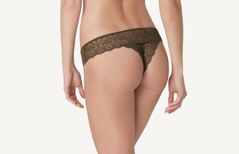 SBD89P_7660_2-BRASILEIRA-EM-RENDA