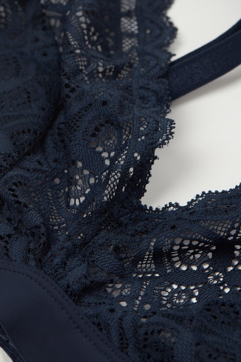 RSD96M_1467_8-SUTIA-TRIANGULO-LARA-EM-RENDA