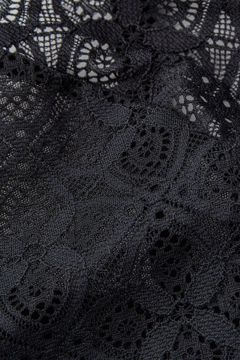 RSD96M_019_8-SUTIA-TRIANGULO-LARA-EM-RENDA