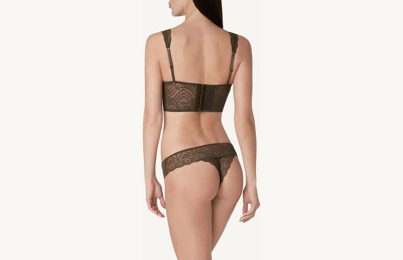 SBD89P_7660_4-BRASILEIRA-EM-RENDA