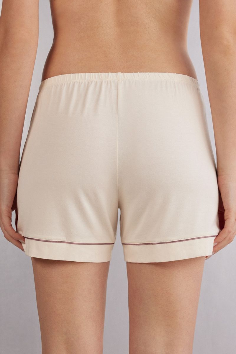 PDC701_612I_2-SHORTS-EM-MODAL-COM-DETALHES-CONTRASTANTES