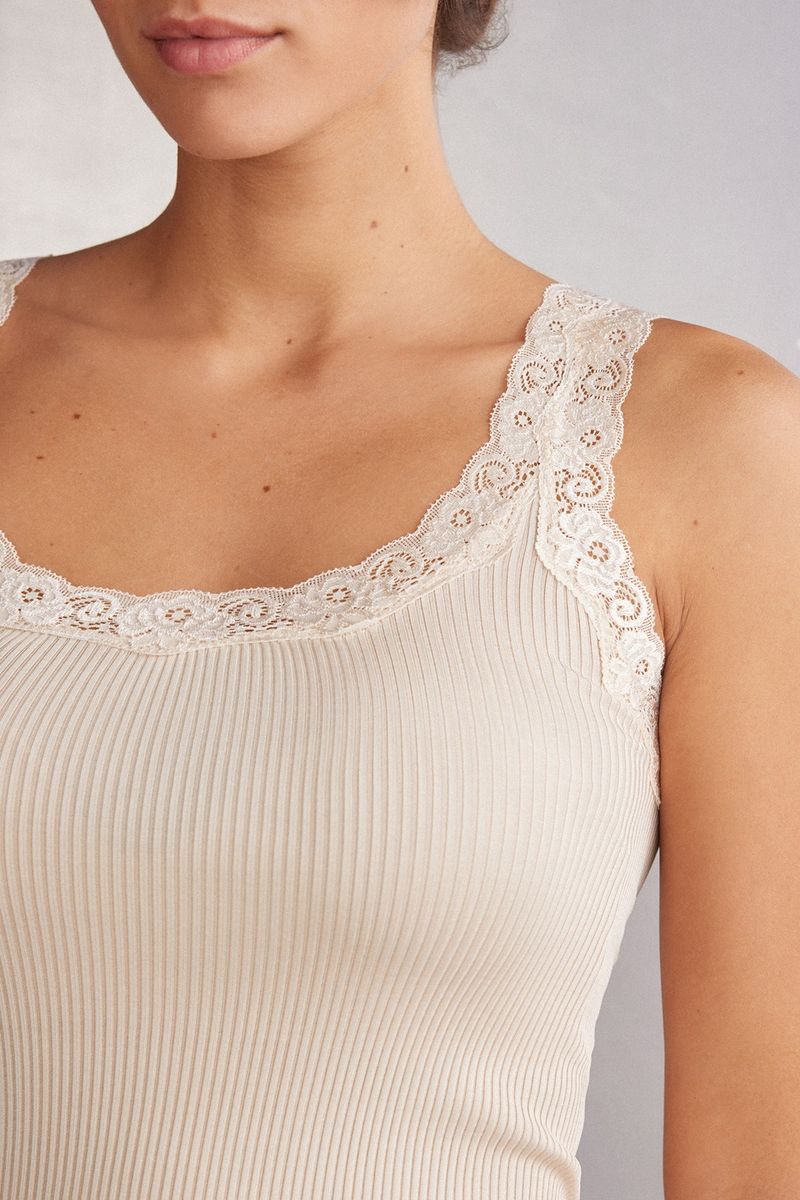 CGDA8A_2280_6-BLUSA-SEM-MANGAS-EM-SEDA-COM-DECOTE-EM-RENDA