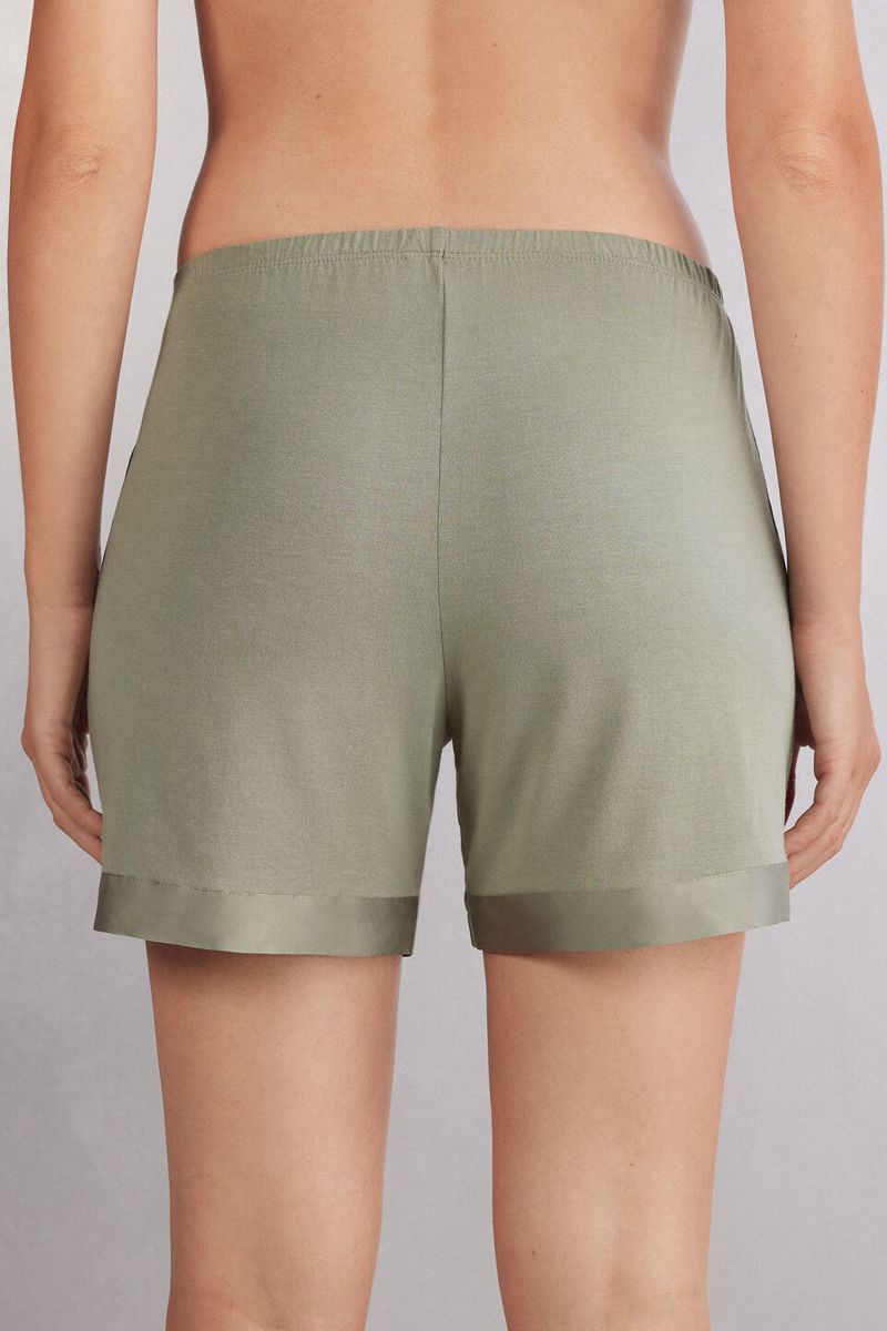 PDC920_657J_2-CALCOES-EM-MODAL-SATIN-DETAILS