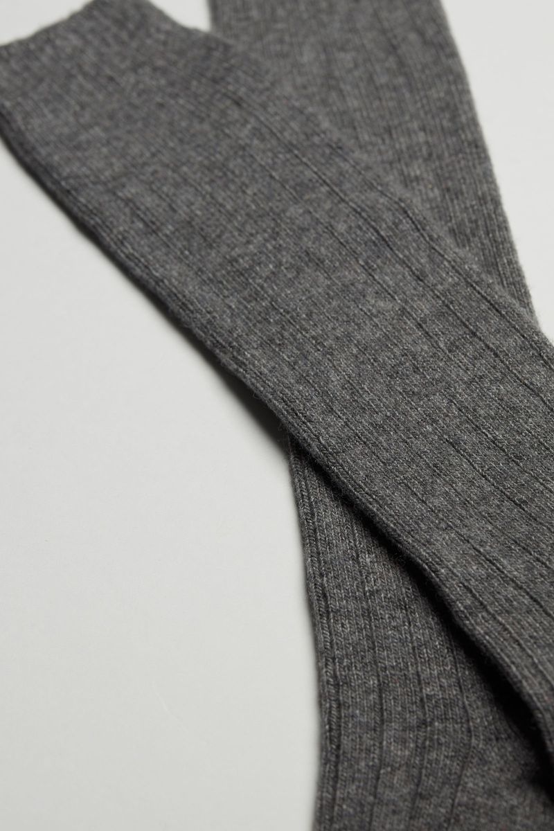 UL0024_042_V2_8-MEIA-CANO-ALTO-CANELADA-EM-LA-E-CASHMERE