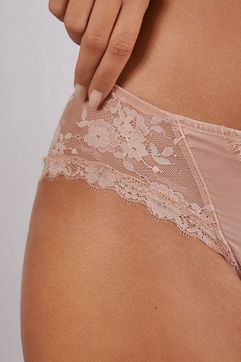 SID2546_655J_6-CUECAS-SATIN-MEETS-LACE