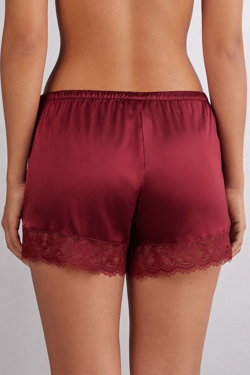 PDC2569_770J_2_Look-back_Shorts-Em-Seda-e-Renda-She-Is-a-Classic.jpg