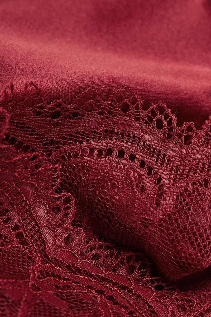 PDC2569_770J_8_Detail-still_Shorts-Em-Seda-e-Renda-She-Is-a-Classic.jpg
