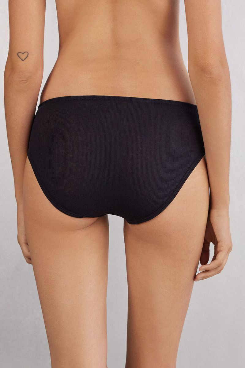 SID2547_768J_2-CUECAS-EFFORTLESS-BEAUTY