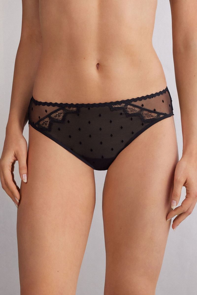 SID2550_019_3-CUECAS-WINTER-OF-LOVE