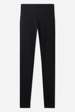Legging-ultra-plush-preta-com-interior-quente-destacando-o-conforto-nas-pernas
