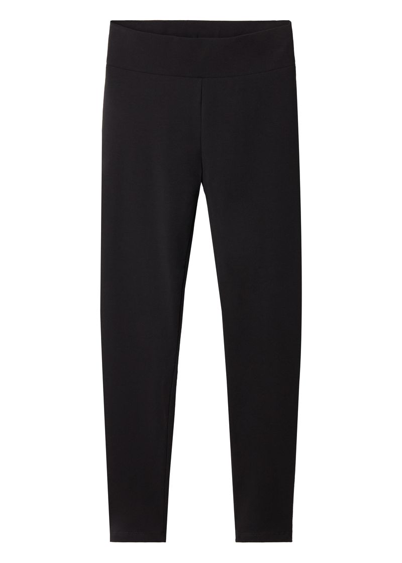 Legging-termica-preta-com-efeito-interno-aquecido-foco-nas-pernas