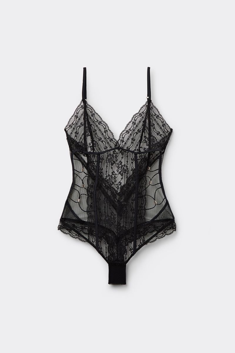 BOD2564_019_10-BODY-EM-RENDA-SLEEPLESS-NIGHTS