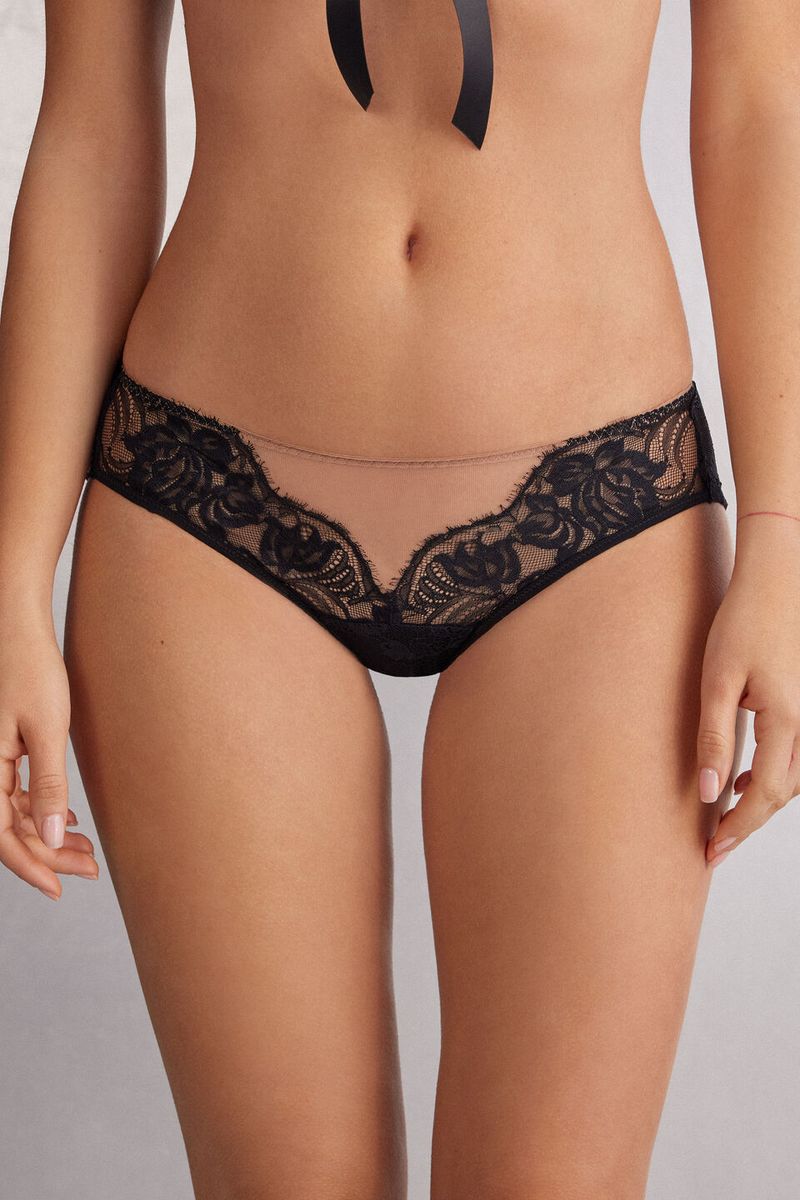 SID2563_844J_3-CUECAS-EM-RENDA-THE-SIMPLEST-PLEASURES