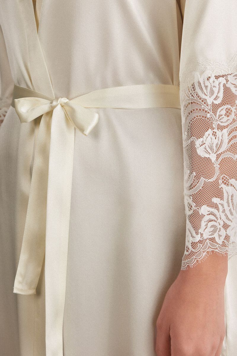 PVD2563_2127_6-ROBE-COMPRIDO-EM-SEDA-THE-SIMPLEST-PLEASURES