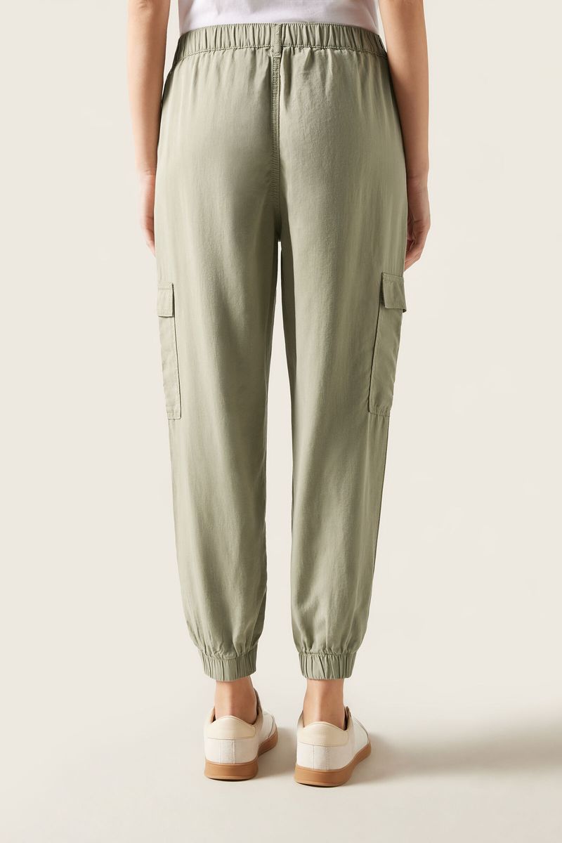 MODP1265_070F_2-JOGGERS-CARGO-ULTRA-LIGHT