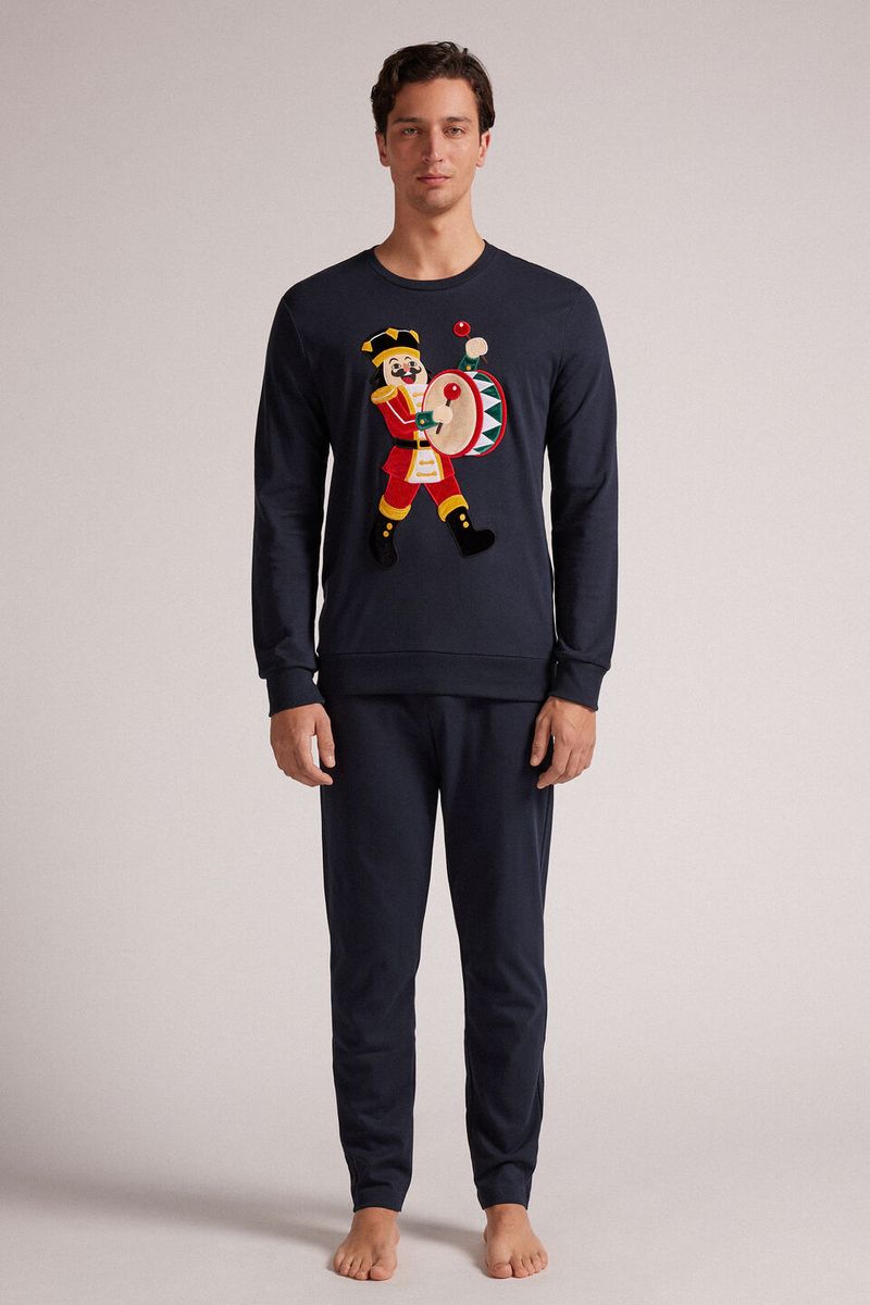 PLU629_800_3-PIJAMA-COMPRIDO-EM-ALGODAO-ESTAMPADO-QUEBRA-NOZES