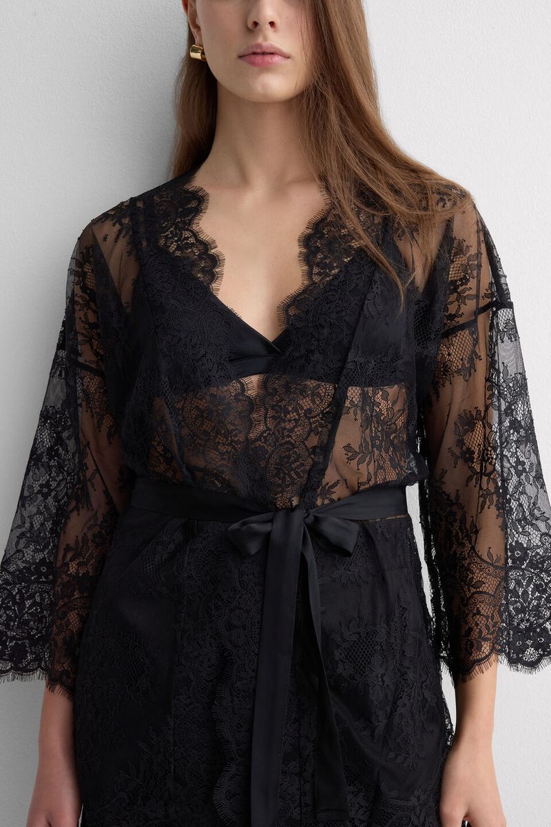 PVD186_019_6-ROBE-EM-RENDA-ELEGANCE-EMBODIED